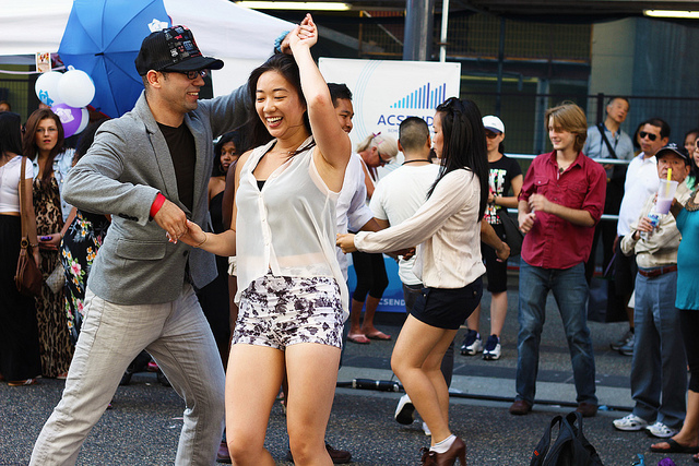 Photo of people dancing at the Carnaval De Sol