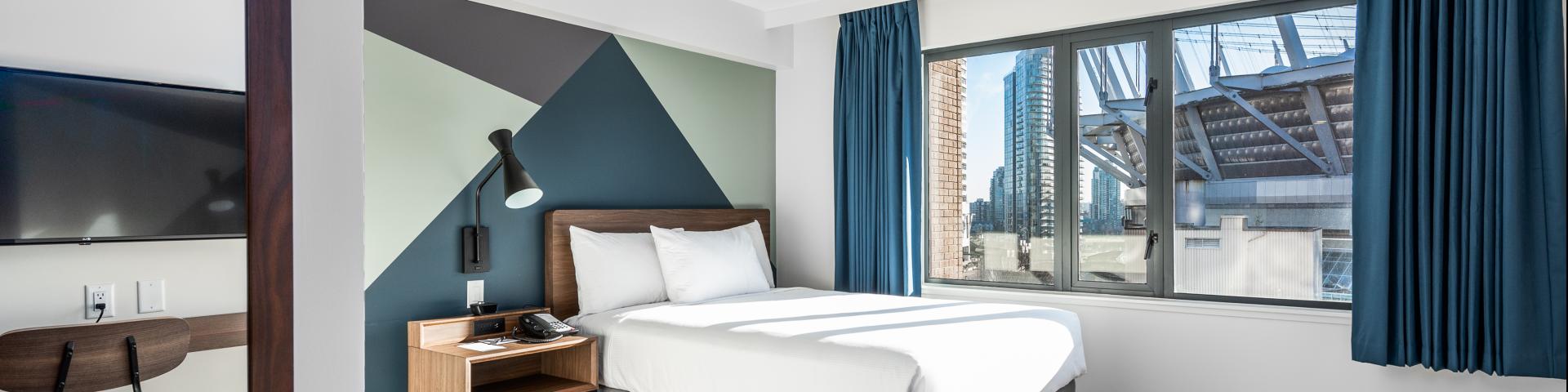 Queen Rooms - Hotel Willo in Vancouver (formerly YWCA Hotel Vancouver)