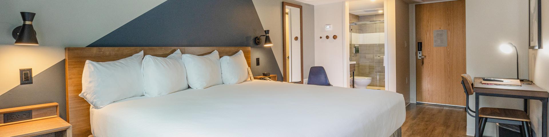 King Rooms - Hotel Willo (formerly YWCA Hotel Vancouver)