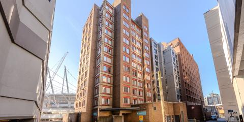 Hotel Willo (formerly YWCA Hotel Vancouver) - 5 Minute Parking