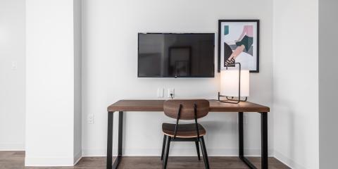 Hotel Willo (formerly YWCA Hotel Vancouver) - Desk Area