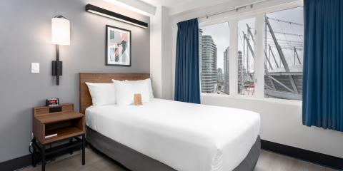 Hotel Willo (formerly YWCA Hotel Vancouver) - Double Room