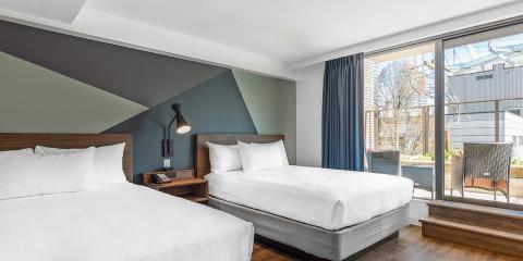 Queen - Queen Rooms - Diagonal view