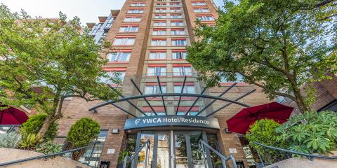 Hotel Willo (formerly YWCA Hotel Vancouver) - Entrance
