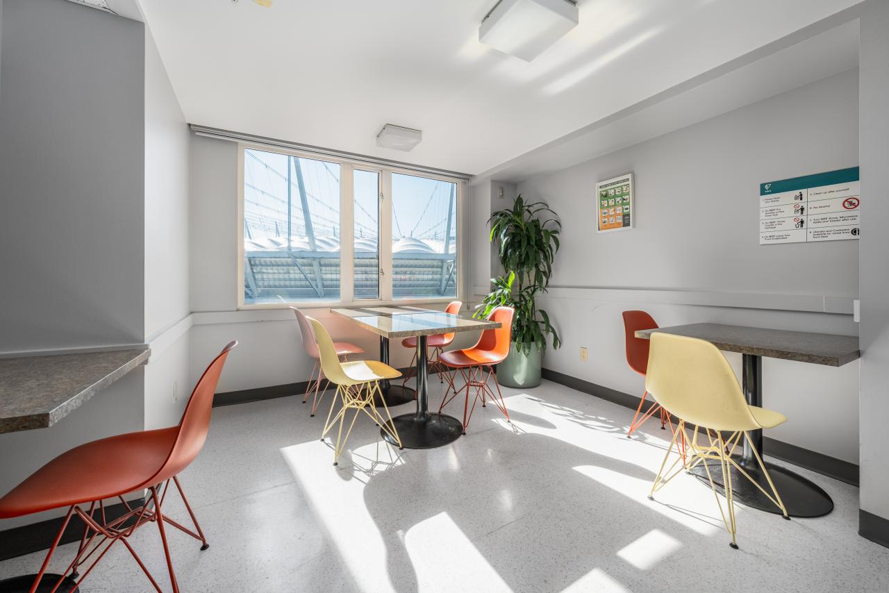 YWCA Hotel Vancouver Downtown - Guest Kitchen