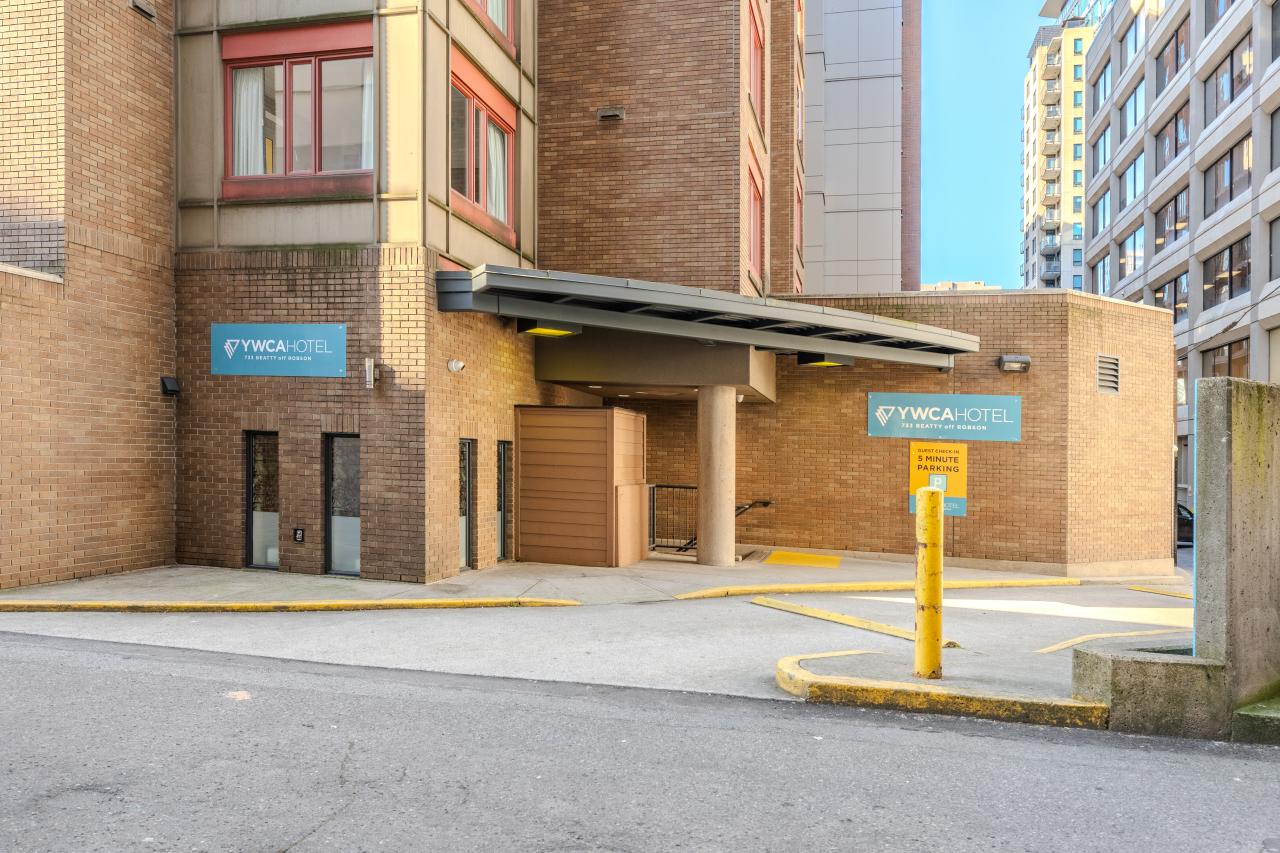 Back Entrance - 5-Minute Drop Off - Hotel Willo in Vancouver (formerly the YWCA Hotel Vancouver)
