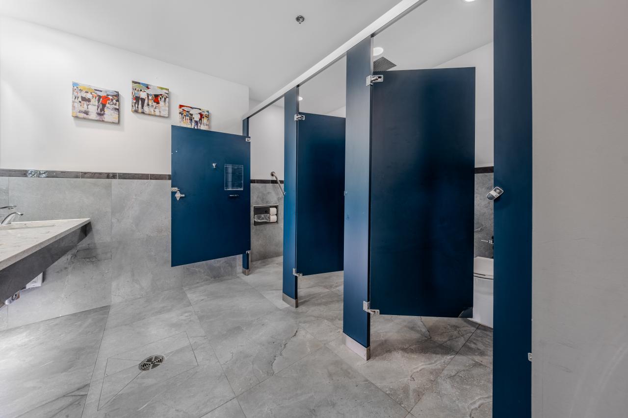 YWCA Hotel Vancouver Downtown - Lobby Washrooms