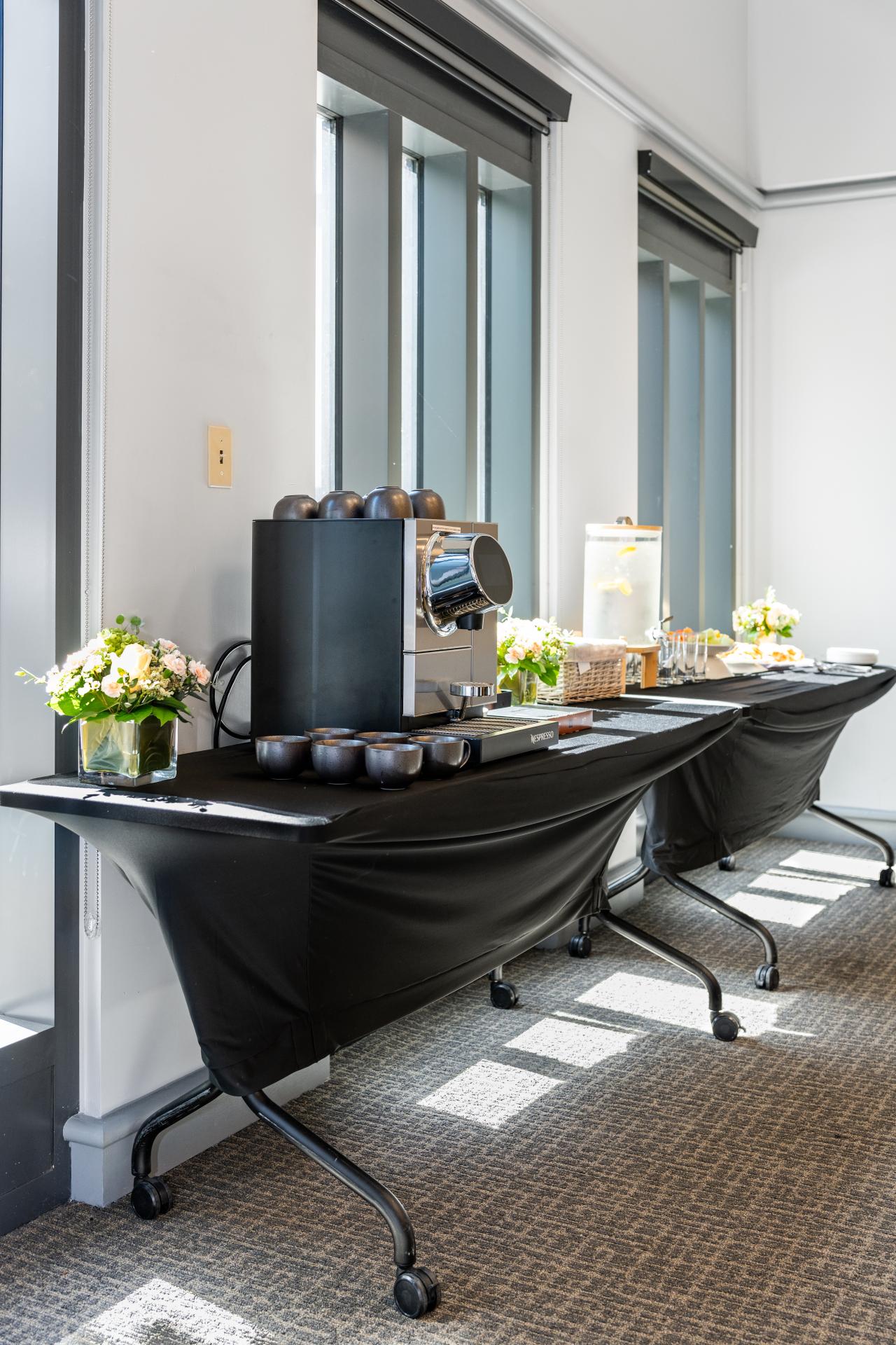 Tables and cutlery - Hotel Willo in Vancouver Meeting room rentals