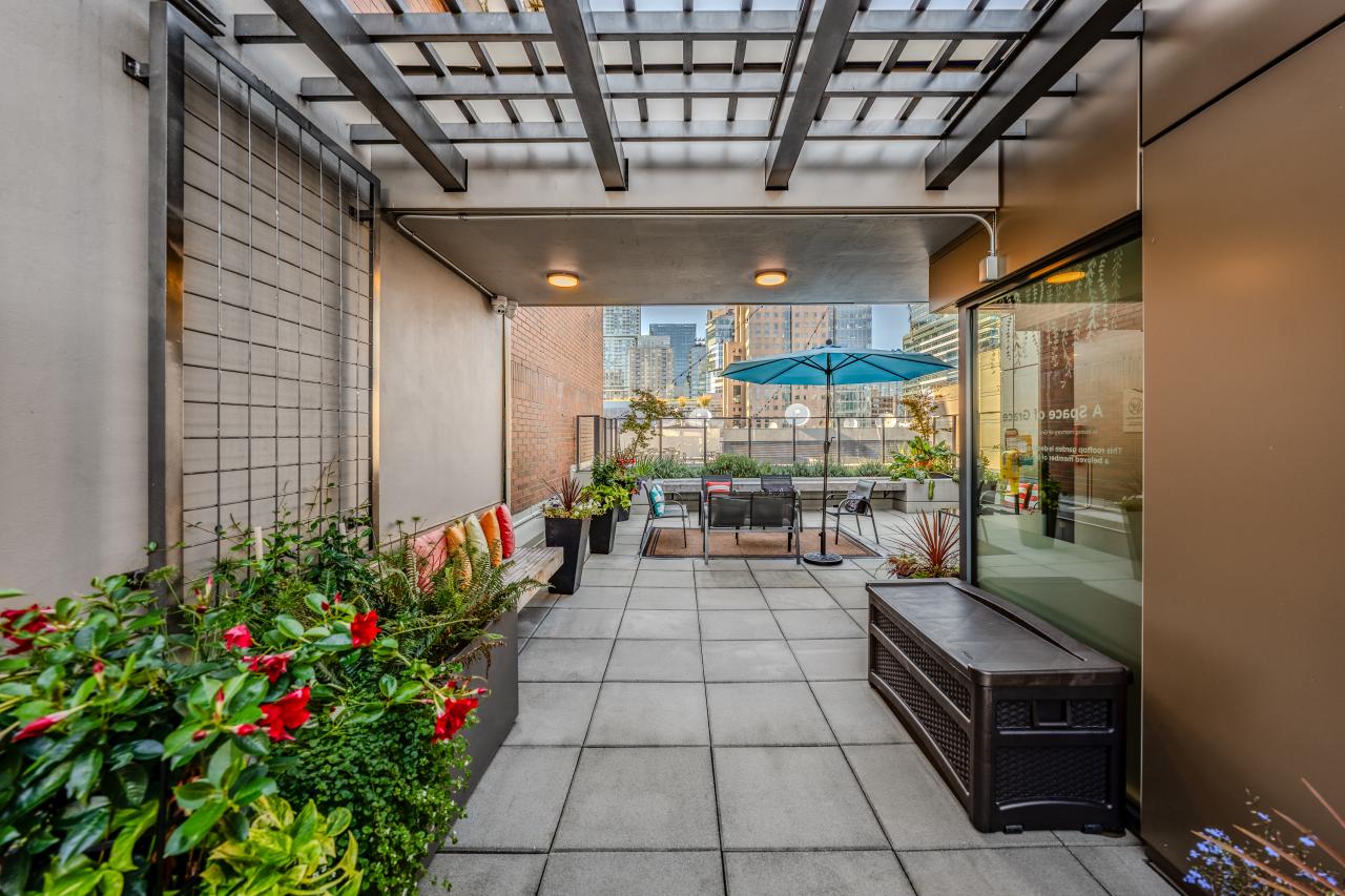 Rooftop Terrace - Hotel Willo in Vancouver (formerly the YWCA Hotel Vancouver)