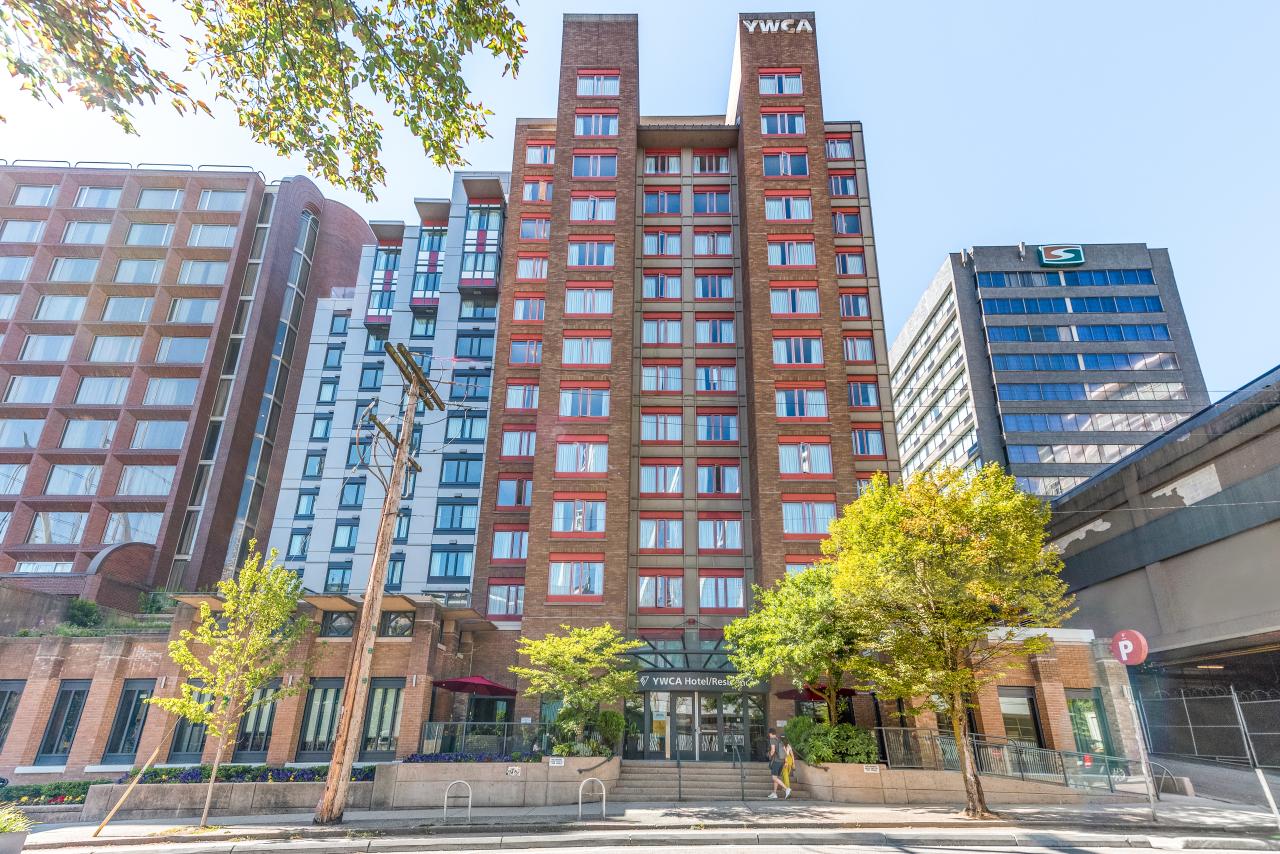 Front Entrance - Hotel Willo in Vancouver (formerly the YWCA Hotel Vancouver)