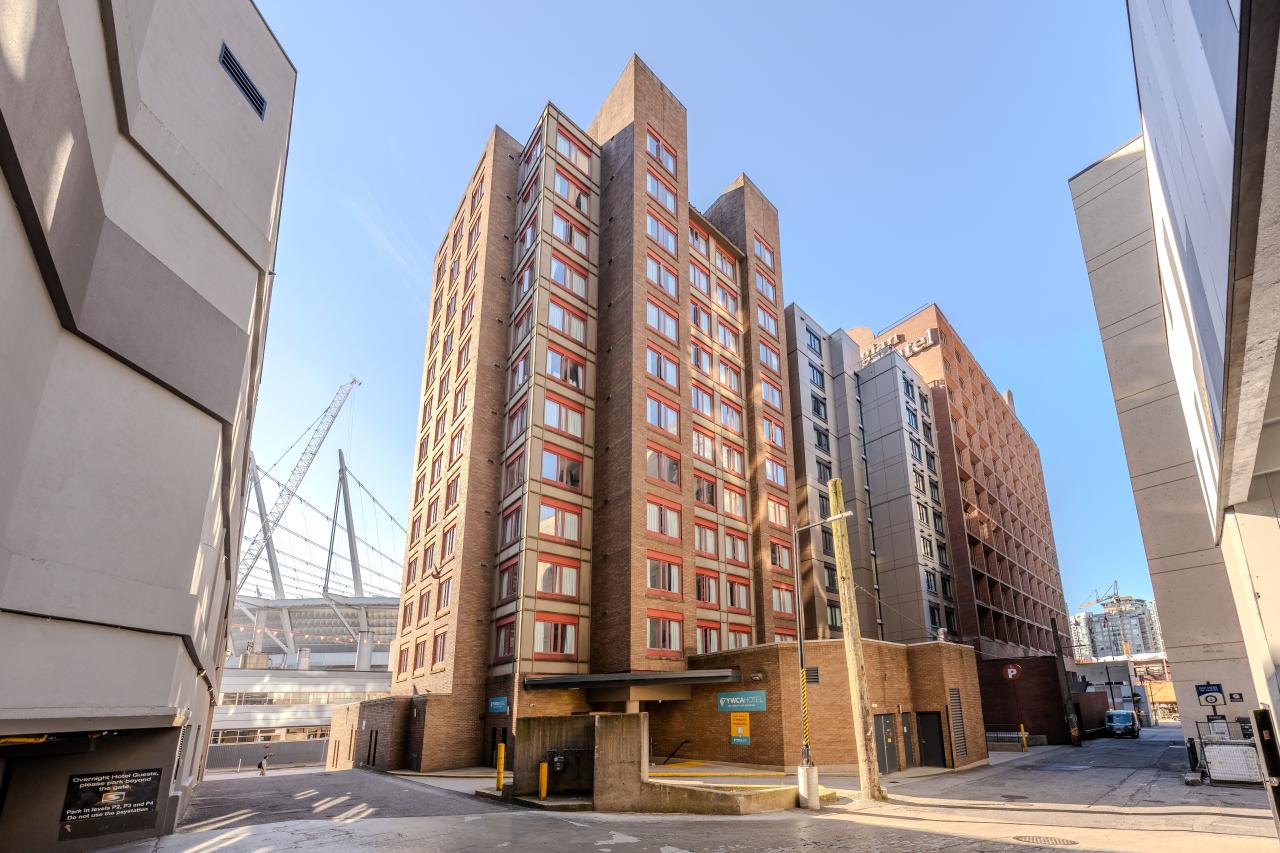 Hotel Willo (formerly YWCA Hotel Vancouver) - 5 Minute Parking