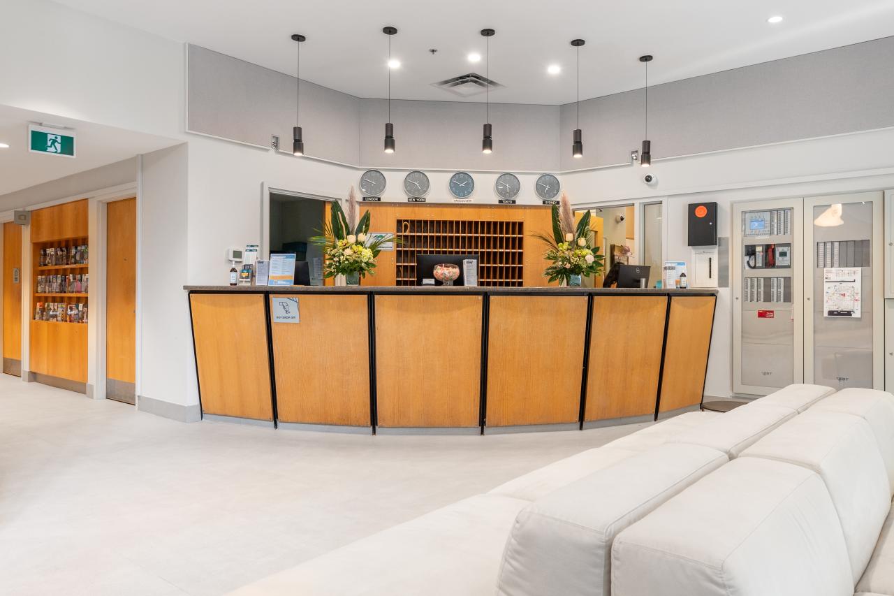 Hotel Willo (formerly YWCA Hotel Vancouver) - Front Desk