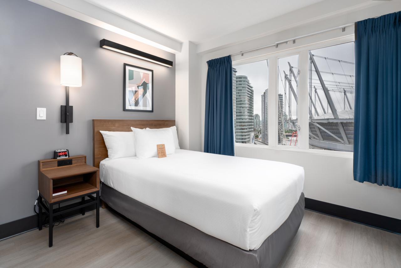 Hotel Willo (formerly YWCA Hotel Vancouver) - Double Room
