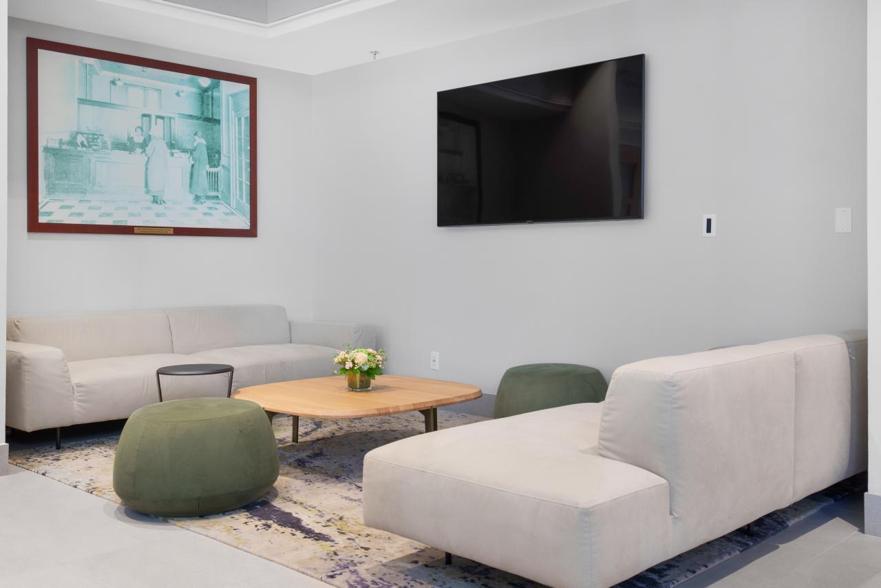 Hotel Willo (formerly YWCA Hotel Vancouver) - Lobby