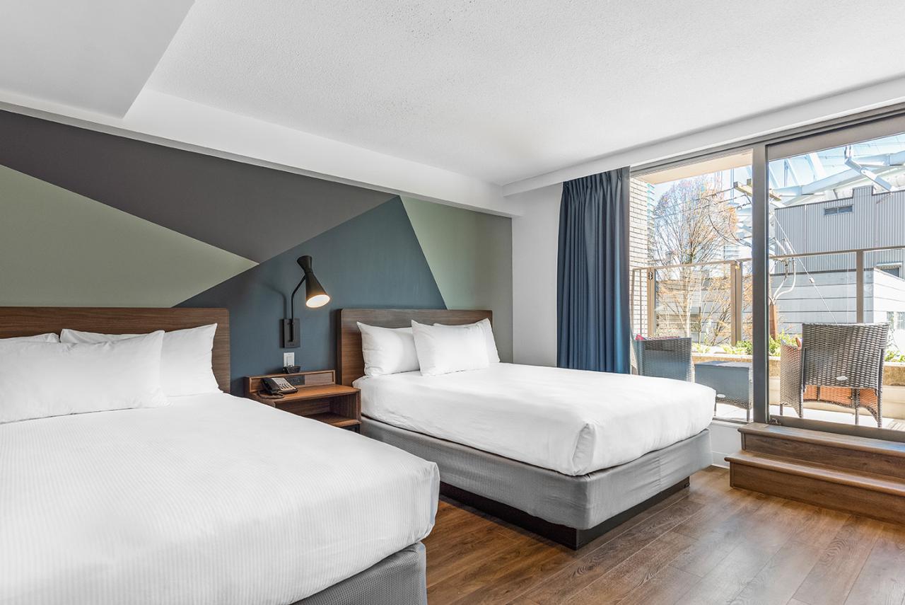 Queen - Queen Rooms - Diagonal view