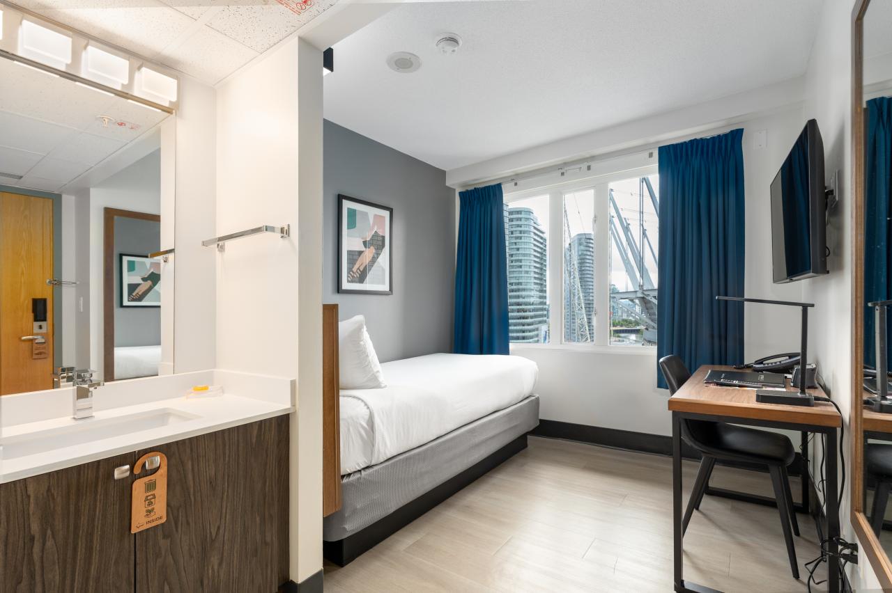 Hotel Willo (formerly YWCA Hotel Vancouver) - Single Room