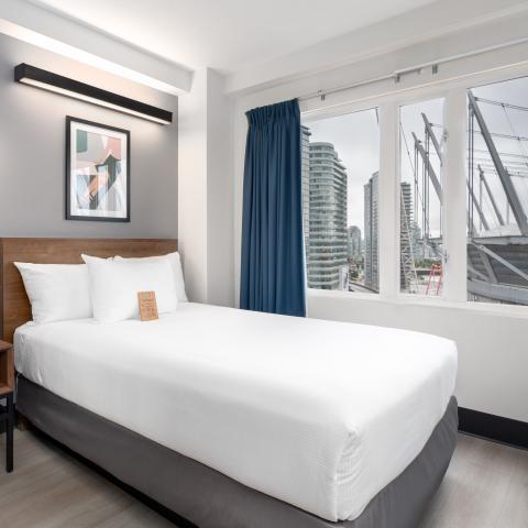 Hotel Willo in Vancouver (formerly YWCA Hotel Vancouver) Double Bed Facing BC Place