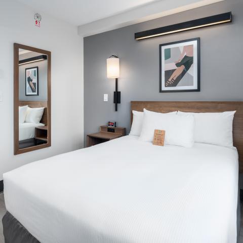 Standard Queen Room - Hotel Willo in Vancouver