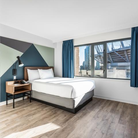 Queen Rooms - Hotel Willo in Vancouver (formerly YWCA Hotel Vancouver)