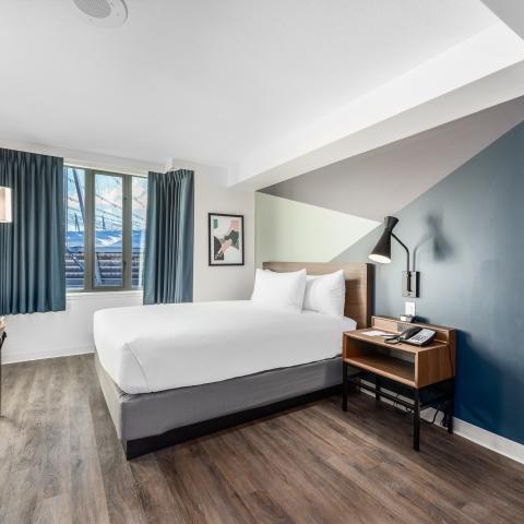 King Rooms - Hotel Willo in Vancouver (formerly YWCA Hotel Vancouver)