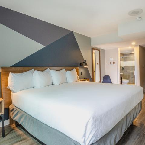 King Rooms - Hotel Willo (formerly YWCA Hotel Vancouver)