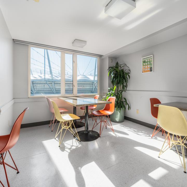 YWCA Hotel Vancouver Downtown - Guest Kitchen