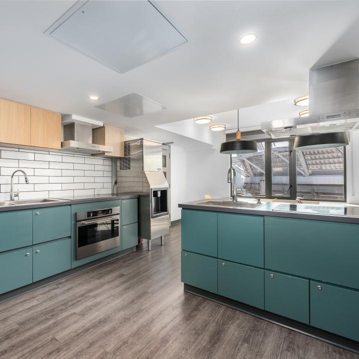 YWCA Hotel Vancouver Downtown - Guest Kitchen