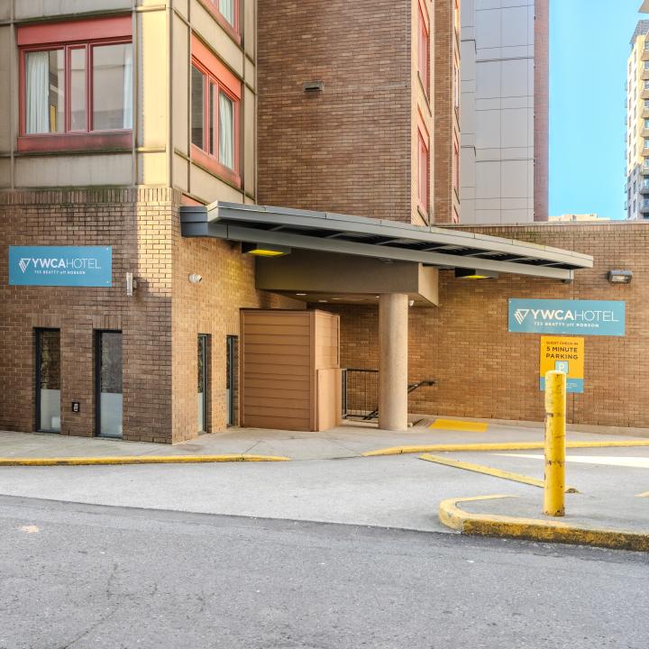 Back Entrance - 5-Minute Drop Off - Hotel Willo in Vancouver (formerly the YWCA Hotel Vancouver)