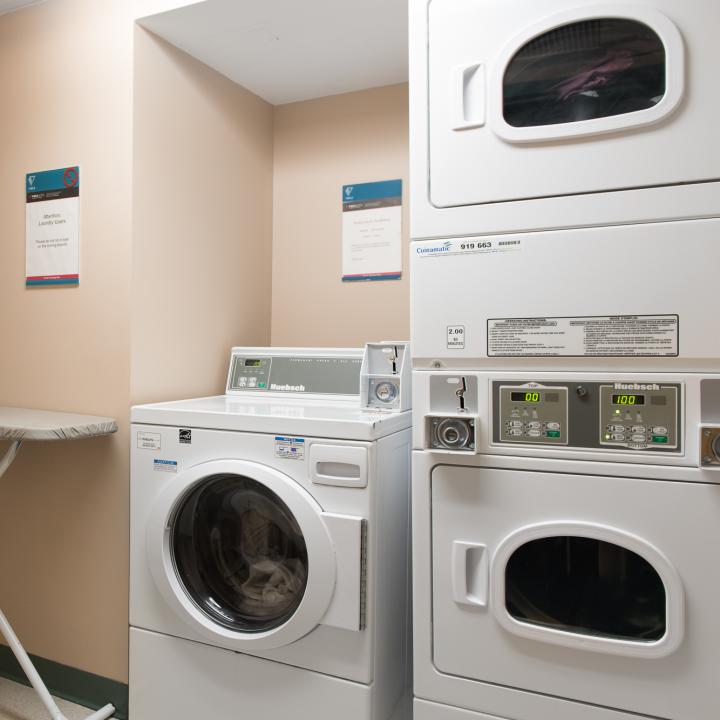 Hotel Willo Vancouver Downtown - Coin-operated Laundry