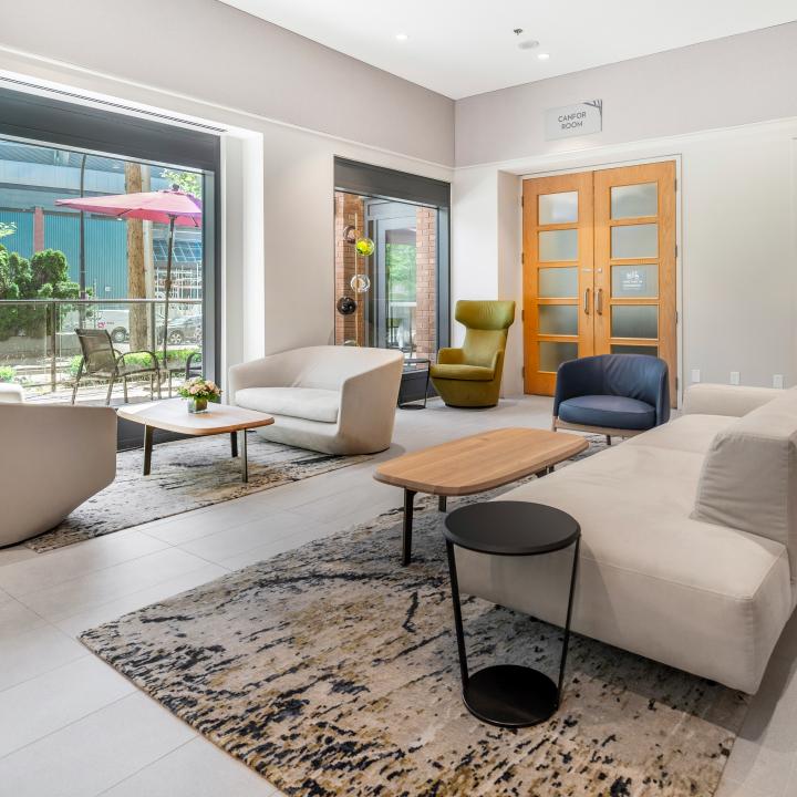 Lobby Area - Hotel Willo in Vancouver (formerly the YWCA Hotel Vancouver)