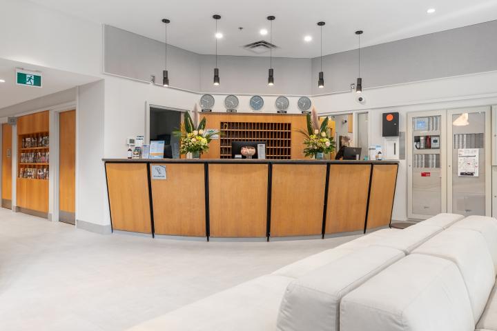 Hotel Willo in Vancouver (formerly the YWCA Hotel) front desk