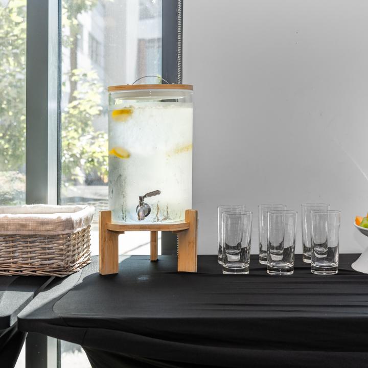 Tables and cutlery - Hotel Willo in Vancouver Meeting room rentals