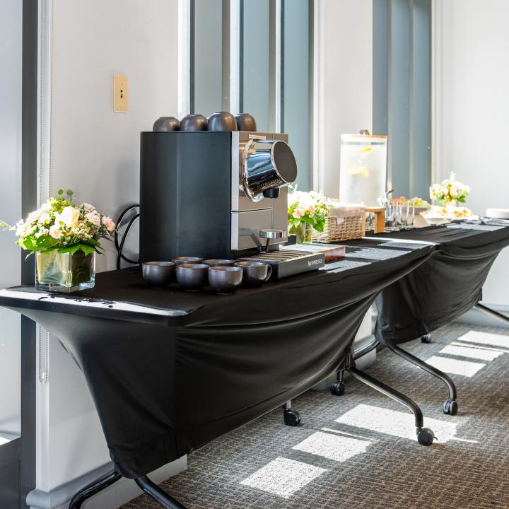 Tables and cutlery - Hotel Willo in Vancouver Meeting room rentals